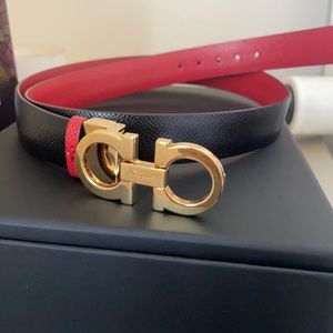 Women’s Ferragamo black and red reversible belt